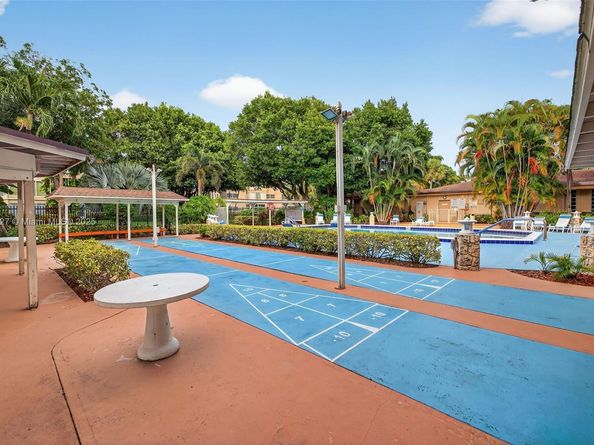 5001 NW 34th St 304, Lauderdale Lakes FL 33319