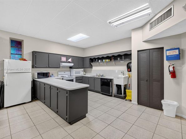 5001 NW 34th St 304, Lauderdale Lakes FL 33319