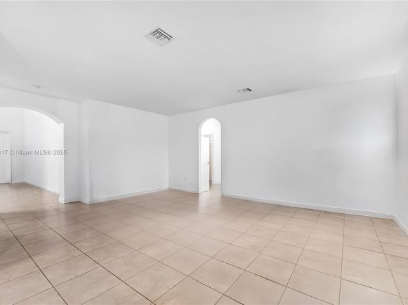 643 SE 37th Ter, Homestead FL 33033