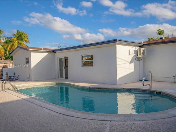 3251 NW 23rd Ct, Lauderdale Lakes FL 33311