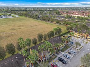 990 NE 33rd Ter 102, Homestead FL 33033