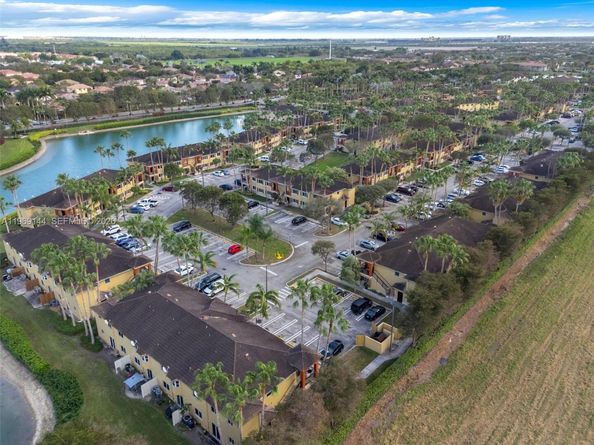 990 NE 33rd Ter 102, Homestead FL 33033