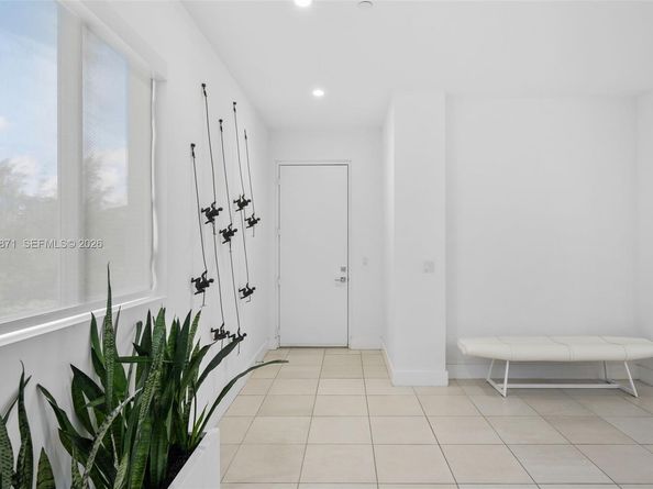 1034 NE 18th Ave 205, Fort Lauderdale FL 33304