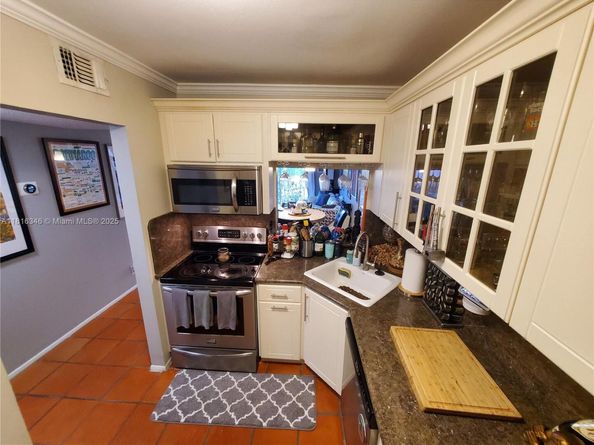 7900 Camino Cir 405, Miami FL 33143