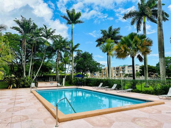 7900 Camino Cir 405, Miami FL 33143