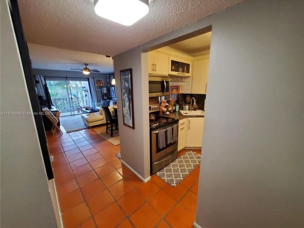 7900 Camino Cir 405, Miami FL 33143
