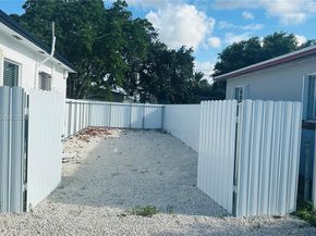 1100 NW 75th St, Miami FL 33150