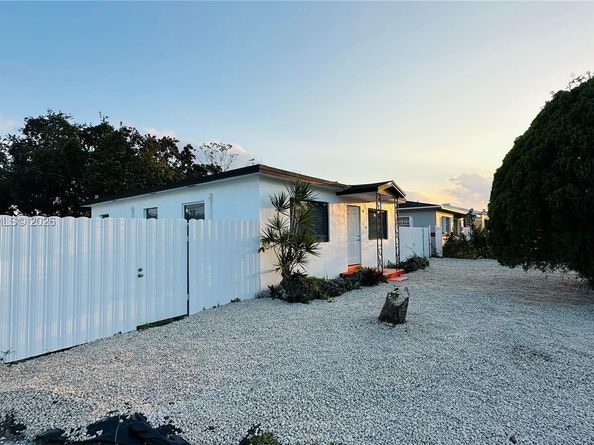 1100 NW 75th St, Miami FL 33150