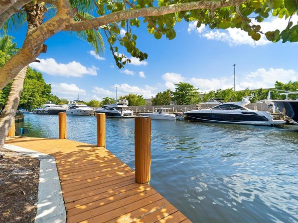 2684 Marathon Ln, Fort Lauderdale FL 33312