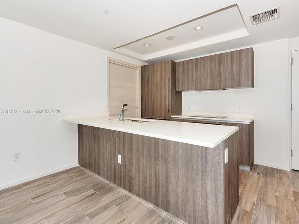 801 S Miami Ave 2310, Miami FL 33131