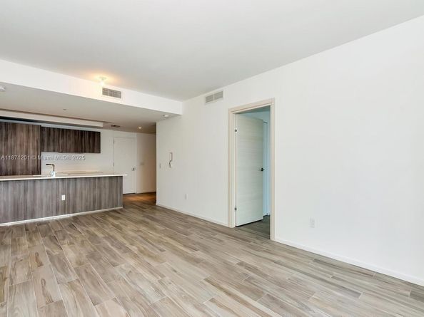 801 S Miami Ave 2310, Miami FL 33131