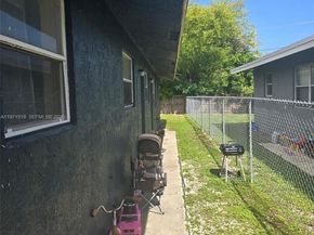 770 SW 2nd Ave, Deerfield Beach FL 33441