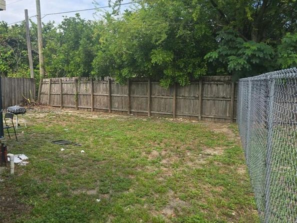 770 SW 2nd Ave, Deerfield Beach FL 33441