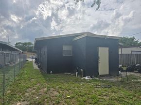 770 SW 2nd Ave, Deerfield Beach FL 33441