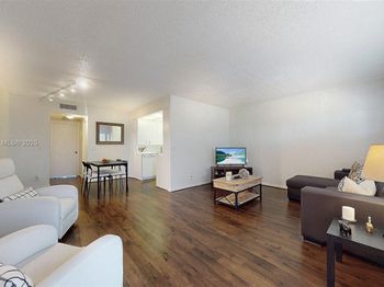 4047 Rexford C
