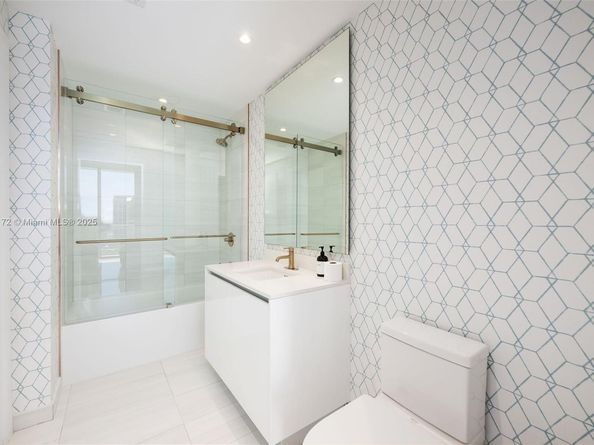 2678 Tigertail Ave 1705, Miami FL 33133