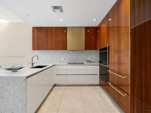 2678 Tigertail Ave 1705, Miami FL 33133