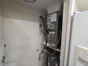 140 Lakeview Dr 111, Weston FL 33326