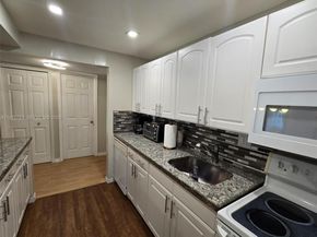 140 Lakeview Dr 111, Weston FL 33326