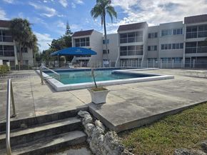 140 Lakeview Dr 111, Weston FL 33326