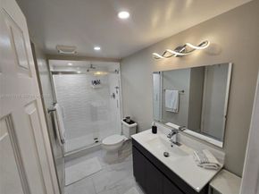 140 Lakeview Dr 111, Weston FL 33326