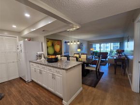 140 Lakeview Dr 111, Weston FL 33326