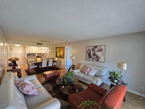 140 Lakeview Dr 111, Weston FL 33326