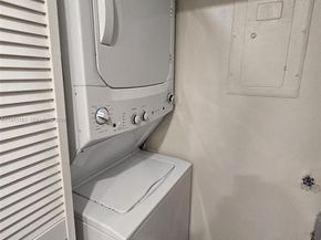 140 Lakeview Dr 111, Weston FL 33326