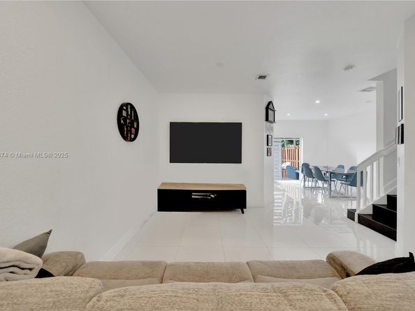22084 SW 93rd Pl, Cutler Bay FL 33190