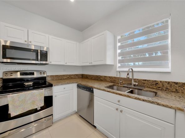 22084 SW 93rd Pl, Cutler Bay FL 33190