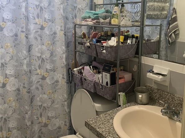 662 E 21st St, Hialeah FL 33013