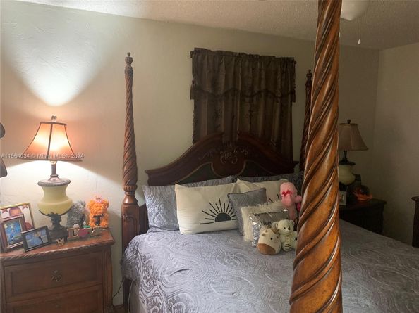 662 E 21st St, Hialeah FL 33013