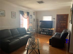 662 E 21st St, Hialeah FL 33013