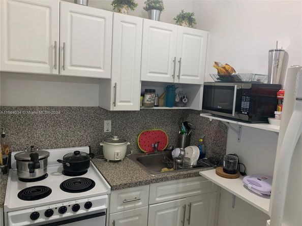 662 E 21st St, Hialeah FL 33013