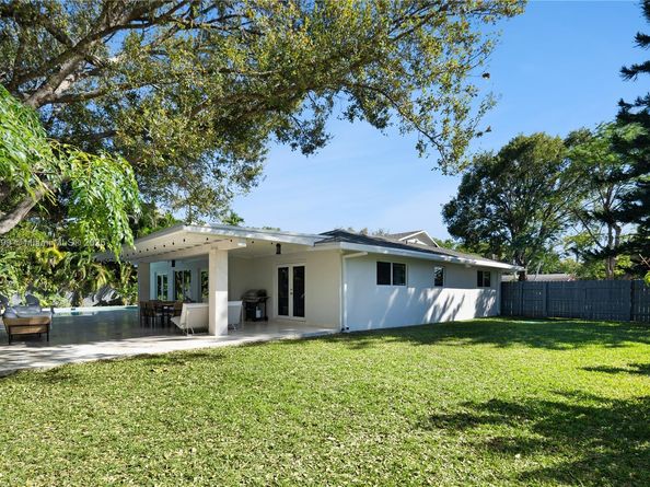 8445 SW 158th St, Palmetto Bay FL 33157