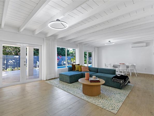 8445 SW 158th St, Palmetto Bay FL 33157