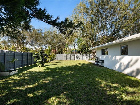 8445 SW 158th St, Palmetto Bay FL 33157