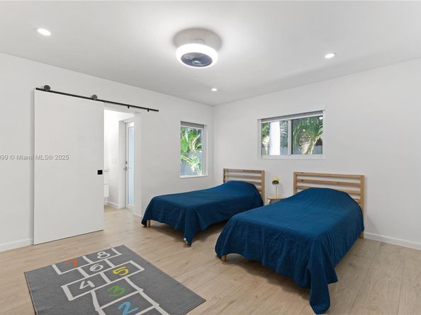 8445 SW 158th St, Palmetto Bay FL 33157