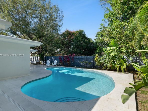 8445 SW 158th St, Palmetto Bay FL 33157