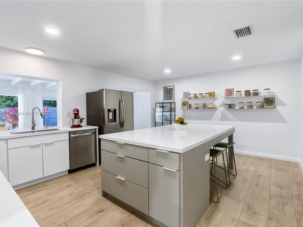 8445 SW 158th St, Palmetto Bay FL 33157