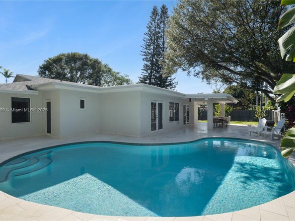 8445 SW 158th St, Palmetto Bay FL 33157