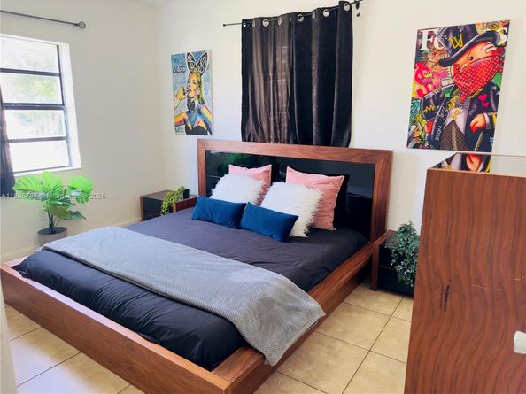 301 NW 37th St, Miami FL 33127