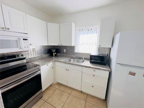 301 NW 37th St, Miami FL 33127