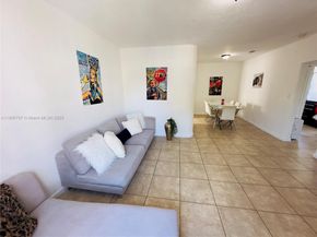 301 NW 37th St, Miami FL 33127
