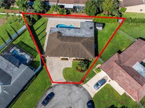 835 W Plantation Cir, Plantation FL 33324