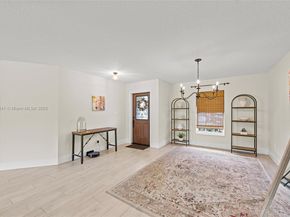835 W Plantation Cir, Plantation FL 33324