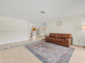 835 W Plantation Cir, Plantation FL 33324