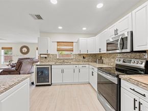 835 W Plantation Cir, Plantation FL 33324