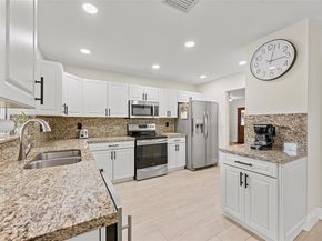 835 W Plantation Cir, Plantation FL 33324