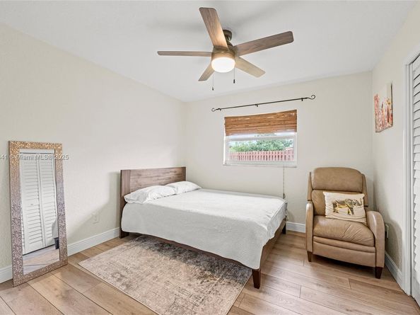 835 W Plantation Cir, Plantation FL 33324